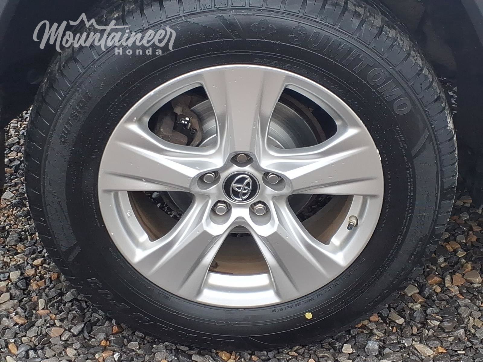 Used 2019 Toyota RAV4 XLE w/ Convenience Package AWD/4WD image 11