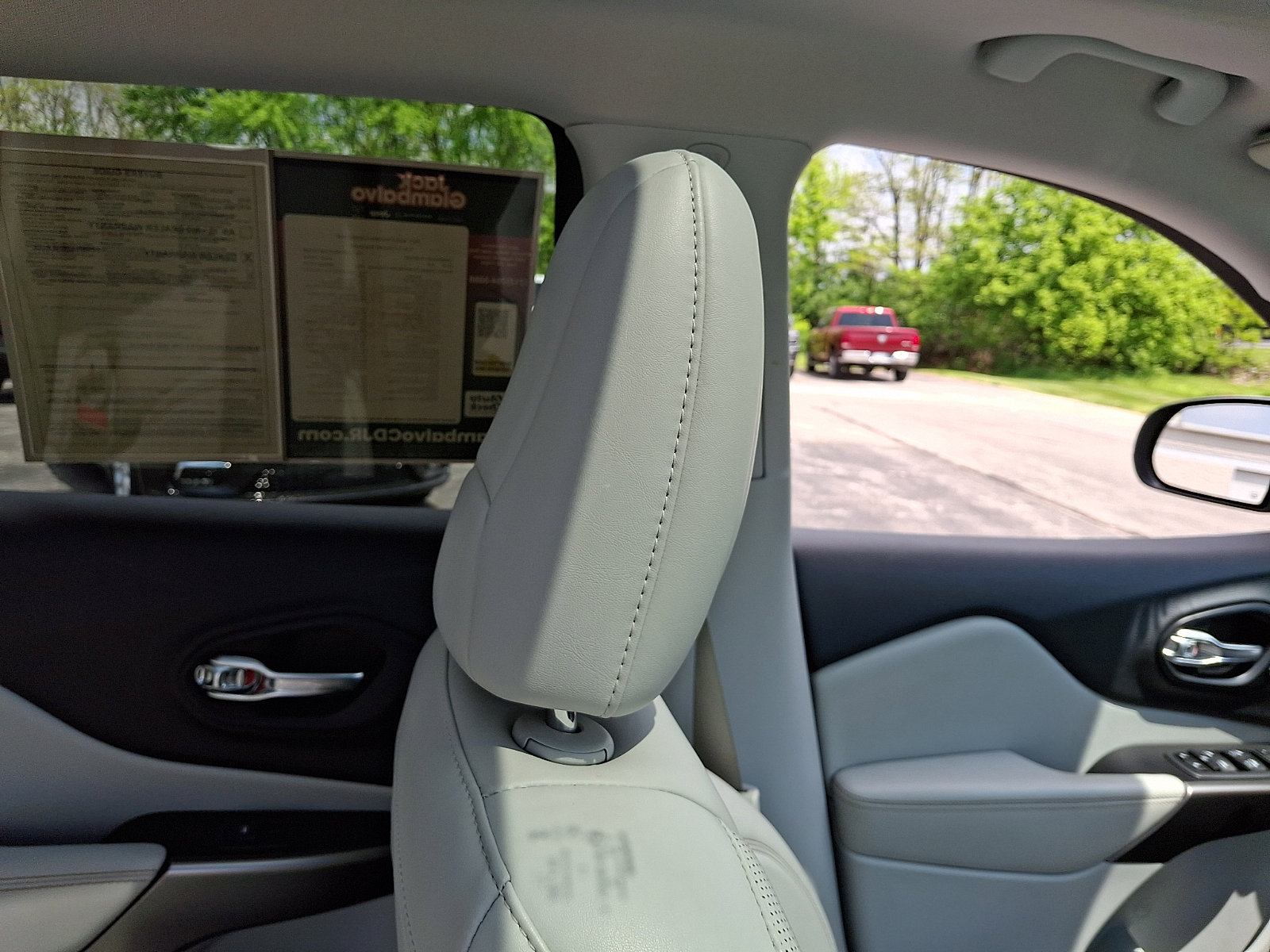 Certified 2021 Jeep Cherokee Limited AWD/4WD image 14