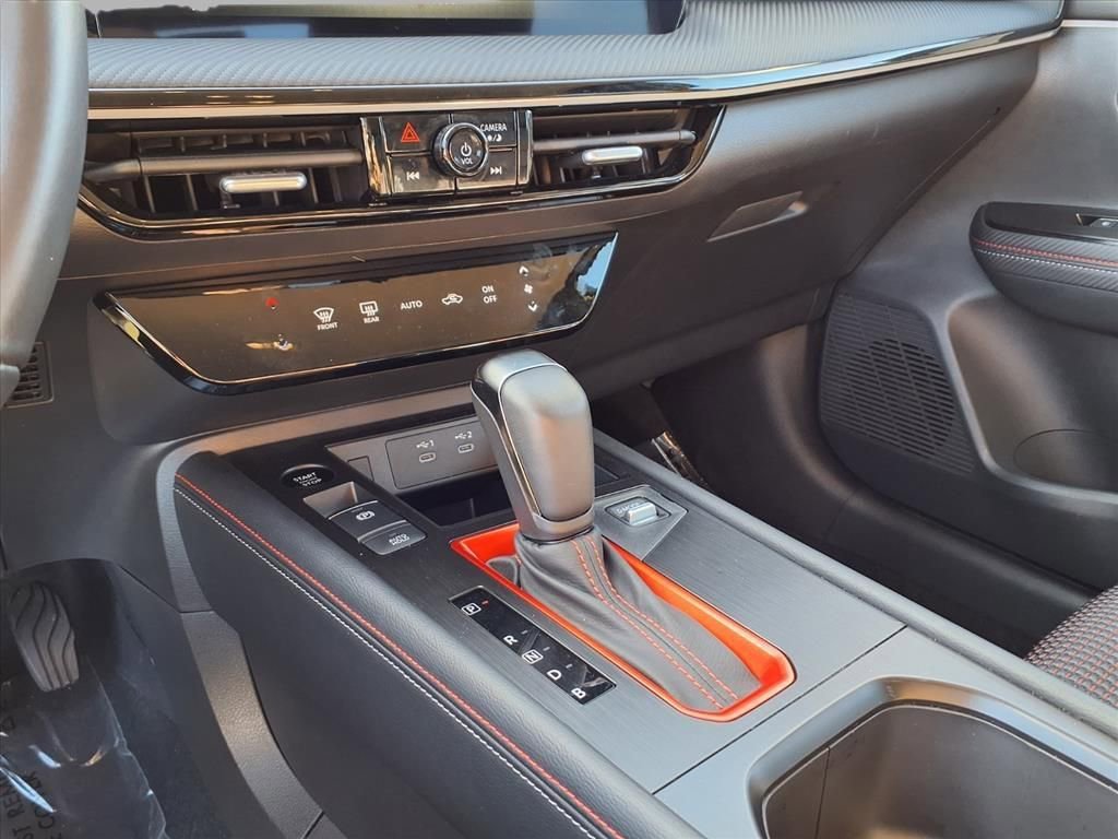 Certified 2025 Nissan Kicks SR image 9