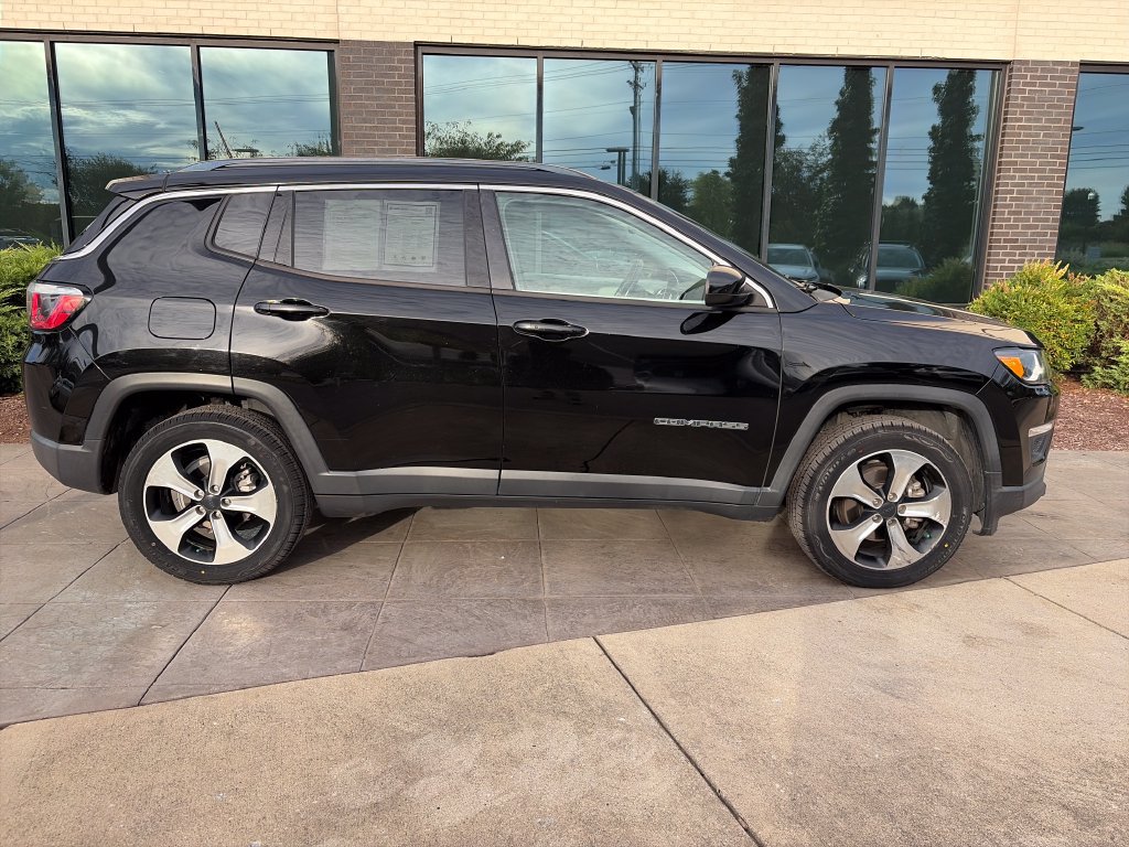 Used 2018 Jeep Compass Latitude w/ Popular Equipment Group AWD/4WD image 4