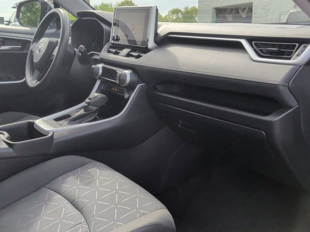 Used 2024 Toyota RAV4 XLE FWD image 28
