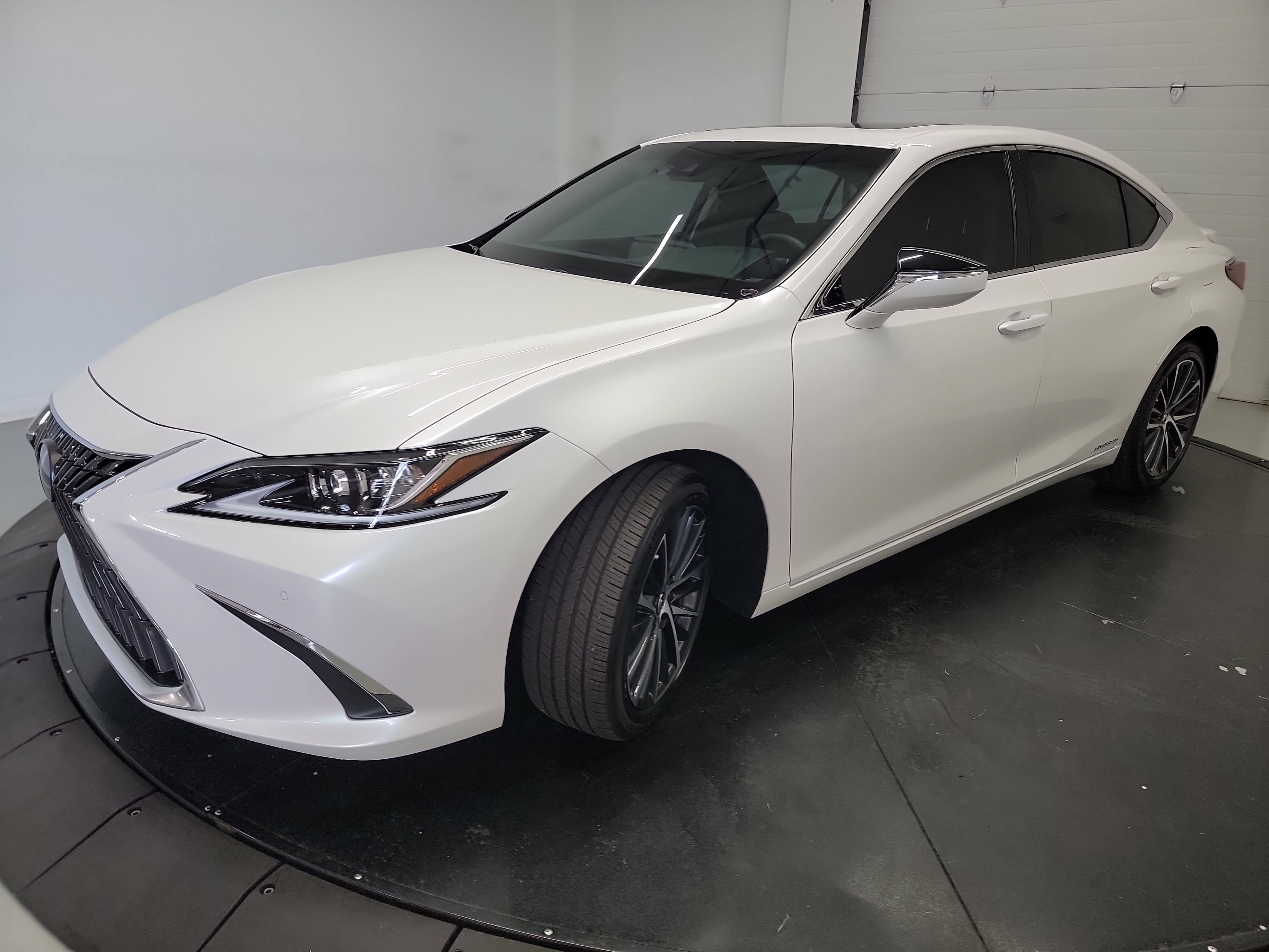 Used 2022 Lexus ES 300h w/ Premium Package FWD image 3