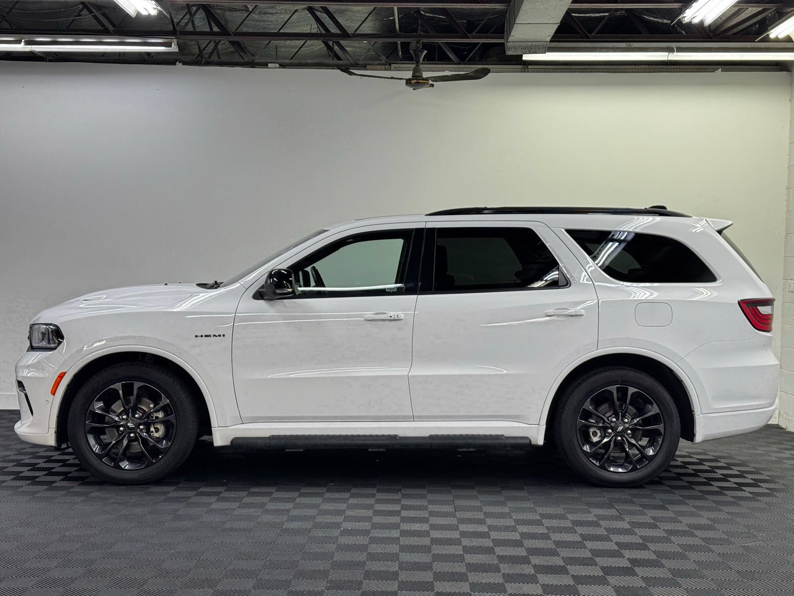 Used 2024 Dodge Durango R/T AWD/4WD image 3