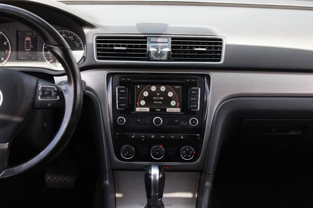 Used 2015 Volkswagen Passat 1.8T SE FWD image 41
