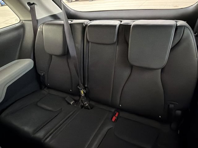Used 2023 Kia Carnival EX FWD image 33