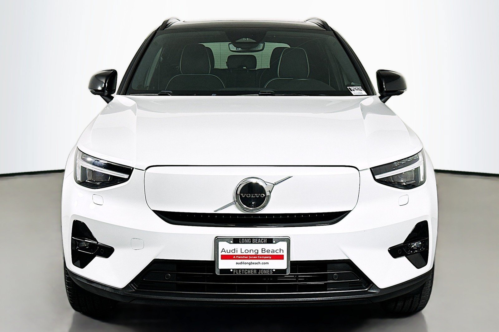 Used 2023 Volvo XC40 Recharge Ultimate w/ Protection Package Premier AWD/4WD image 2