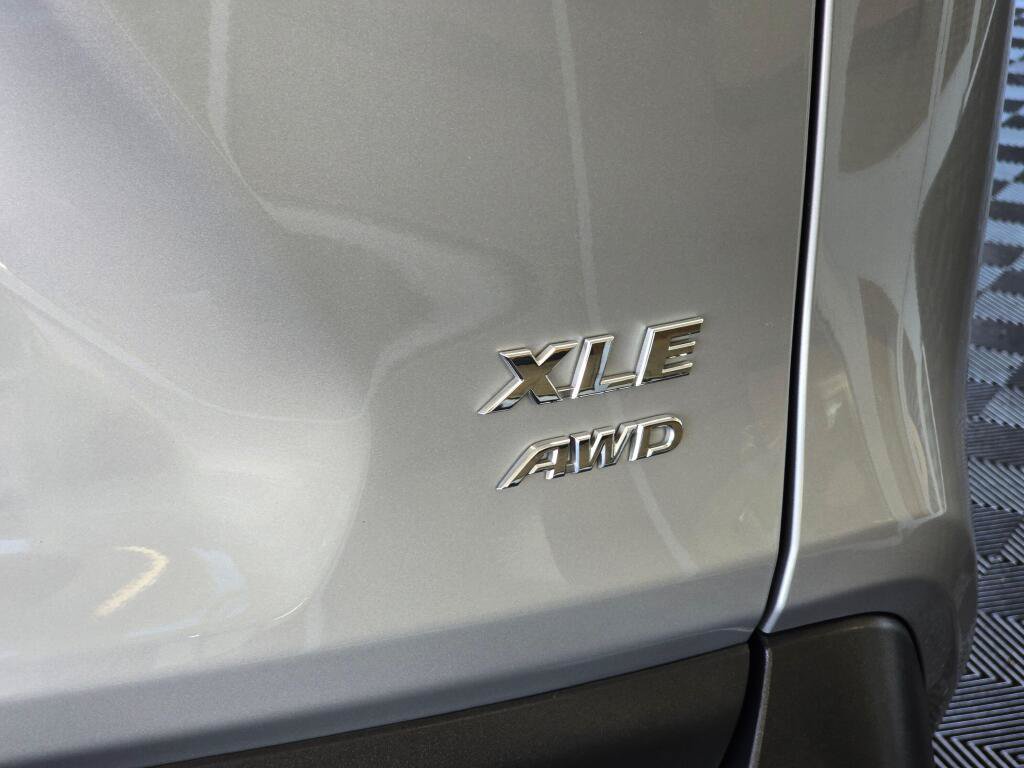 Used 2025 Toyota RAV4 XLE AWD/4WD image 14