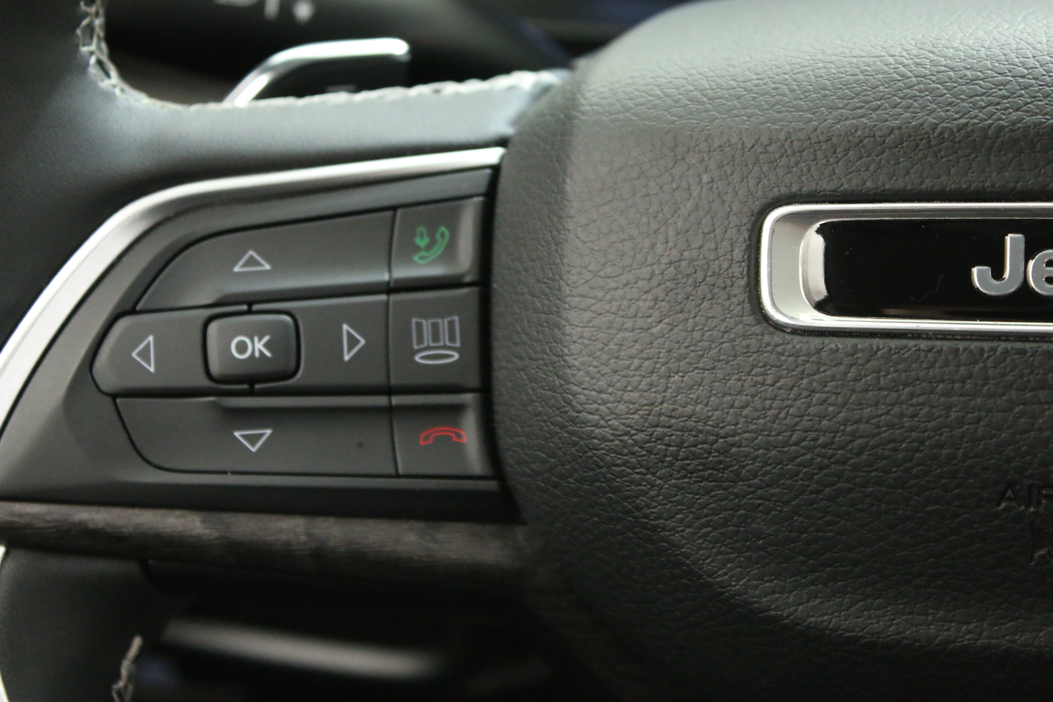 Used 2023 Jeep Grand Cherokee 30th Anniversary AWD/4WD image 18