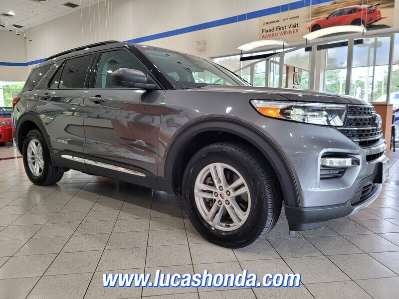 Used 2023 Ford Explorer XLT w/ Equipment Group 202A image 3
