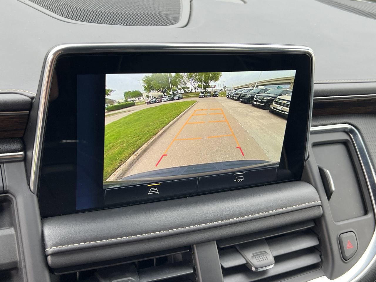 Used 2023 Chevrolet Suburban Premier image 17