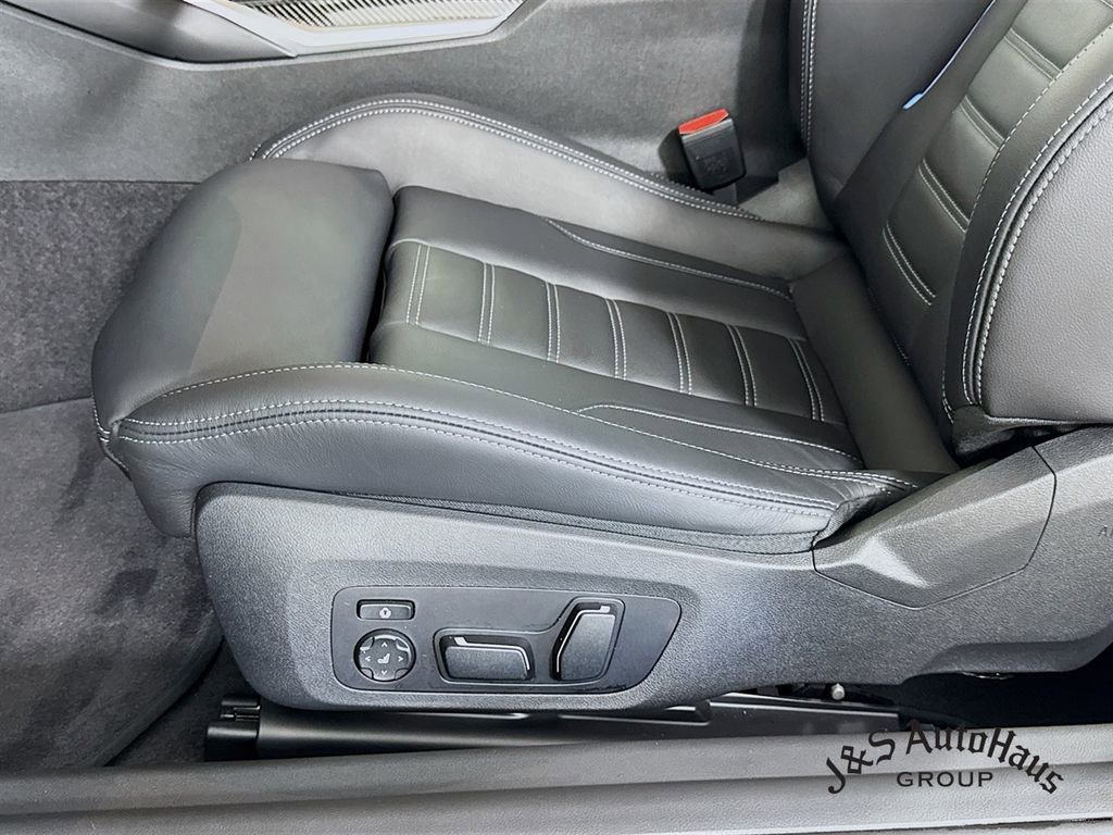 Used 2025 BMW M2 w/ Lighting Package RWD image 26