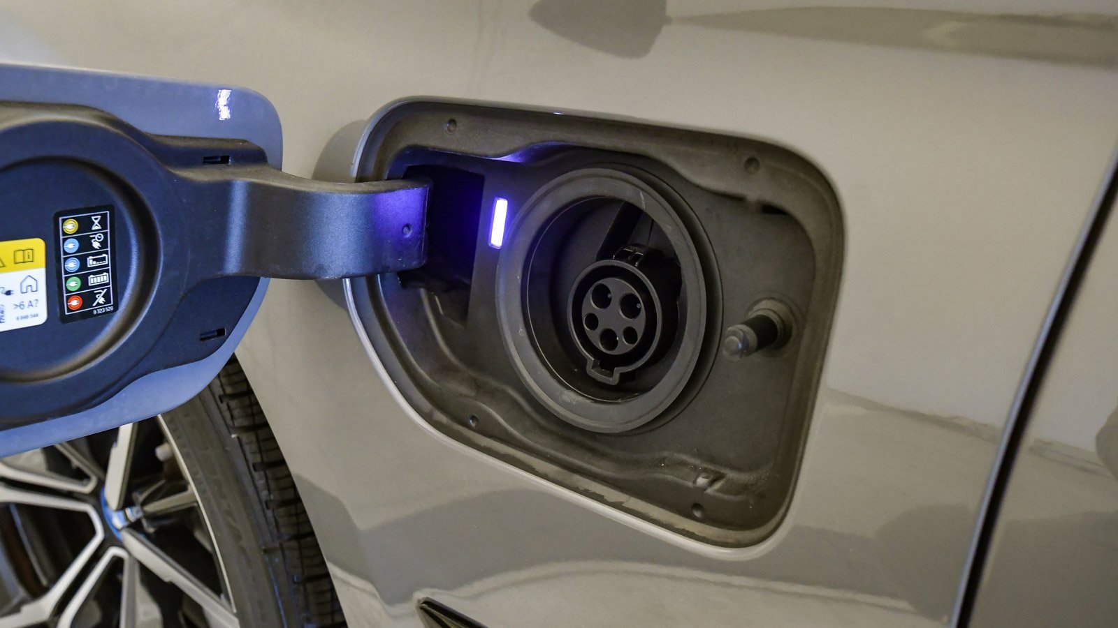 Certified 2022 BMW 530e w/ Premium Package image 33