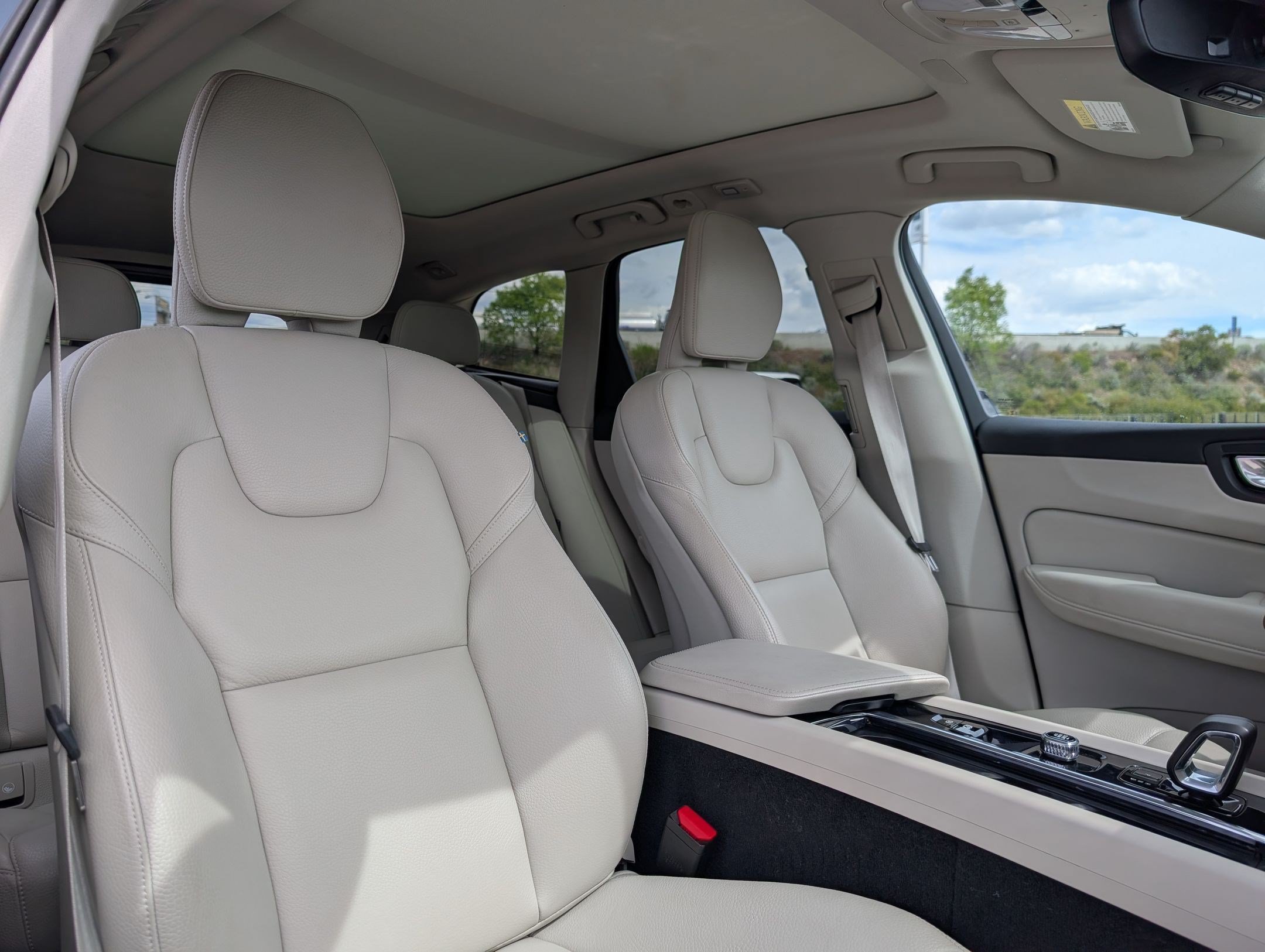 Used 2023 Volvo XC60 B5 Plus AWD/4WD image 30
