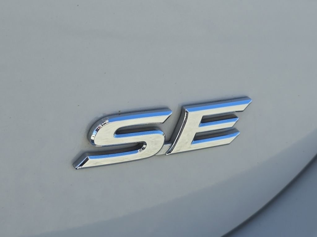 Used 2023 Toyota Camry SE image 9
