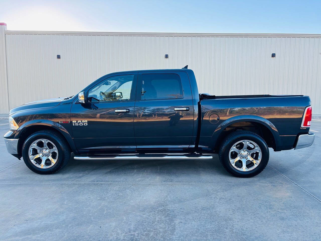 Used 2017 RAM 1500 Laramie w/ Convenience Group AWD/4WD image 5