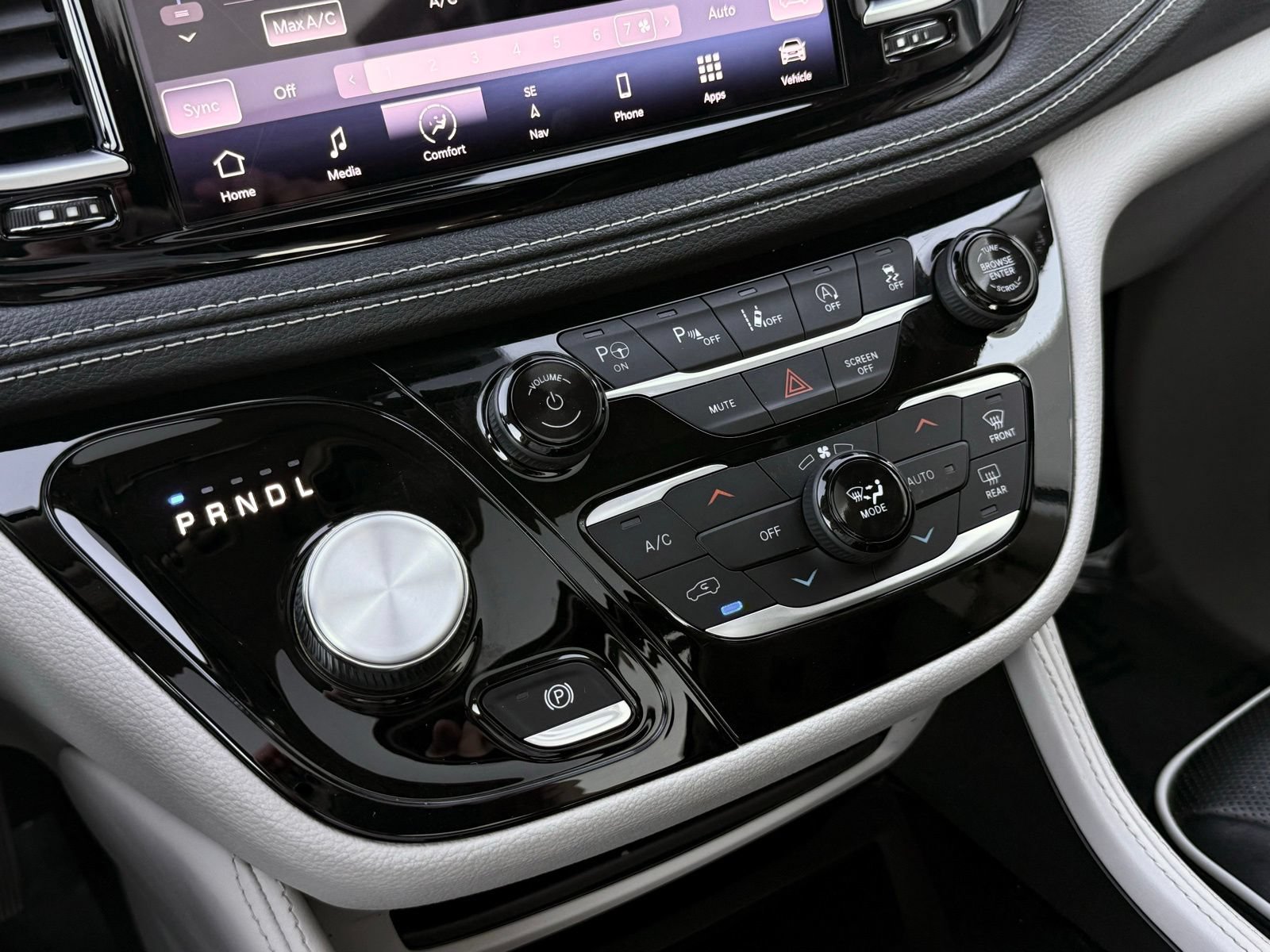 Used 2022 Chrysler Pacifica Limited FWD image 48