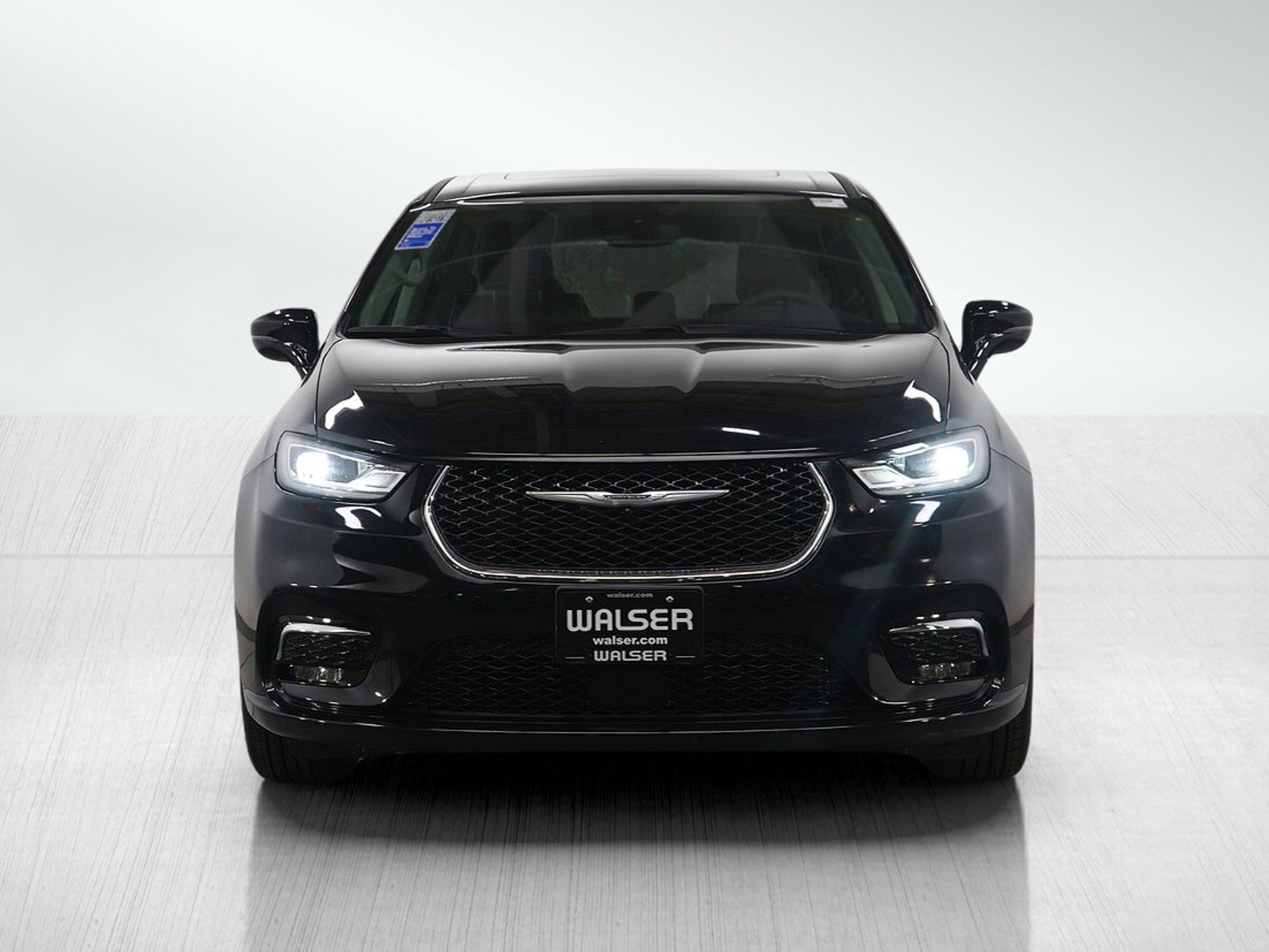 Used 2024 Chrysler Pacifica Limited image 9