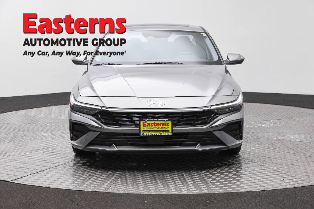 Used 2025 Hyundai Elantra SEL FWD image 3