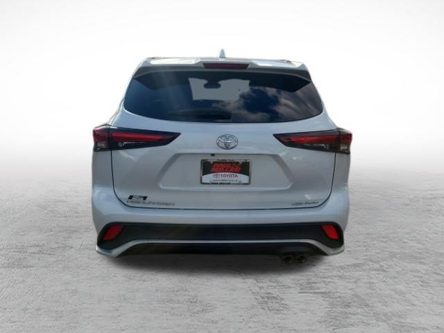 Certified 2025 Toyota Highlander XSE AWD/4WD image 6