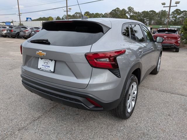 Used 2024 Chevrolet Trax LS w/ Driver Confidence Package image 4