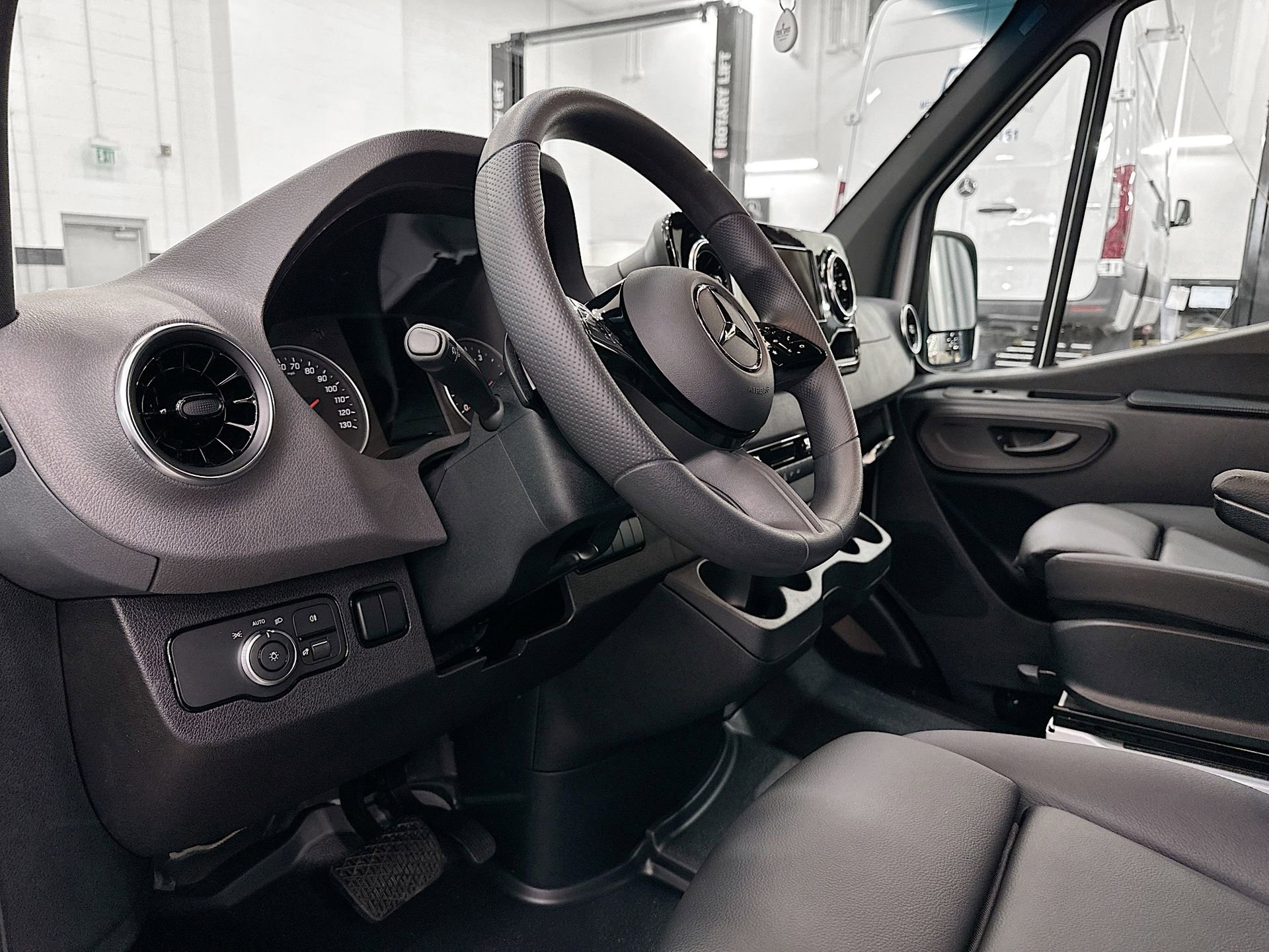 Used 2026 Mercedes-Benz Sprinter 2500 image 10