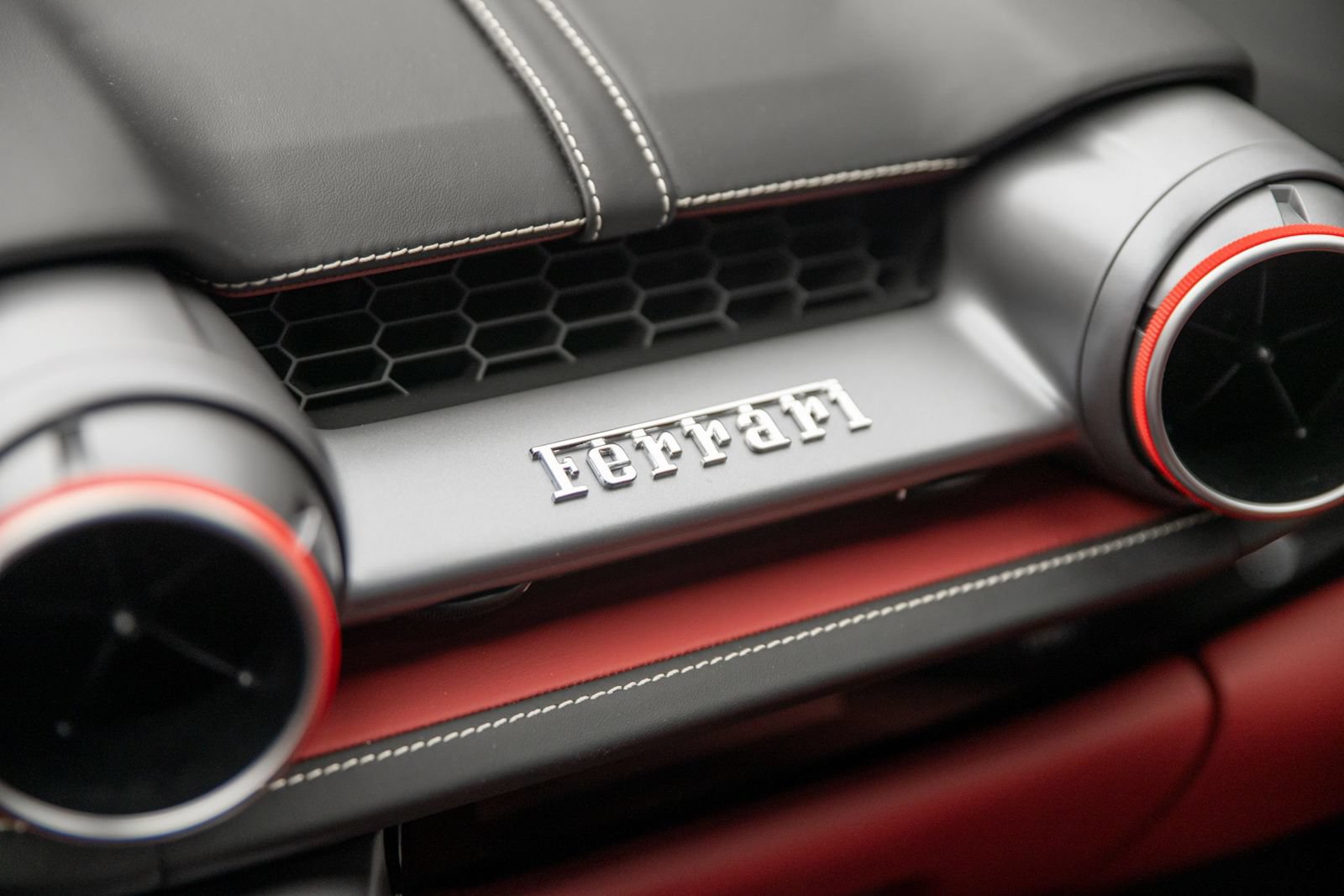 Used 2020 Ferrari 812 Superfast RWD image 16