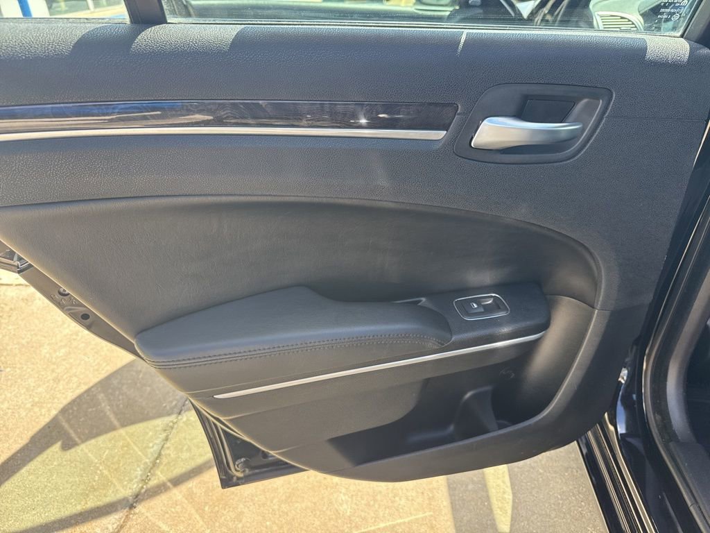 Used 2013 Chrysler 300 C image 9