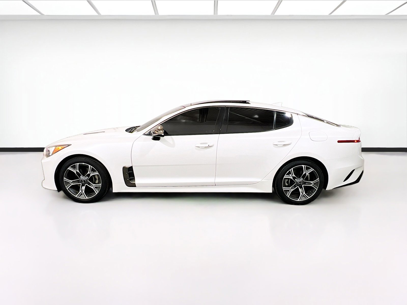 Used 2020 Kia Stinger GT-Line w/ Sun & Sound Package RWD image 24