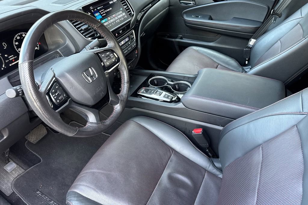 Certified 2025 Honda Ridgeline Black Edition image 4