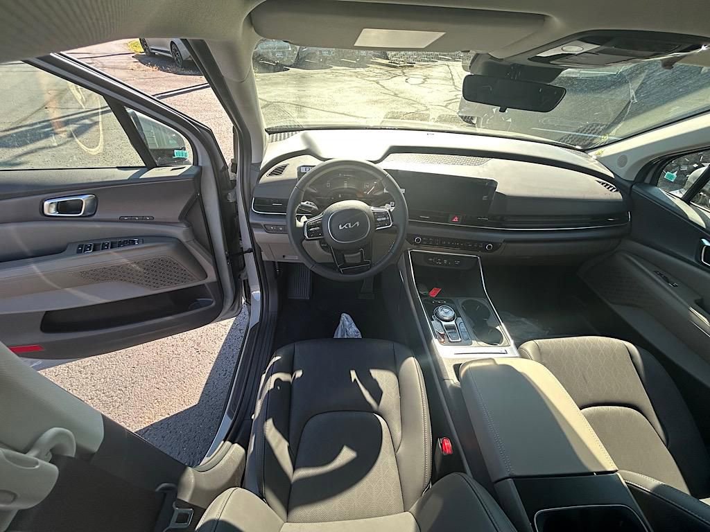 New 2026 Kia Carnival EX FWD image 21