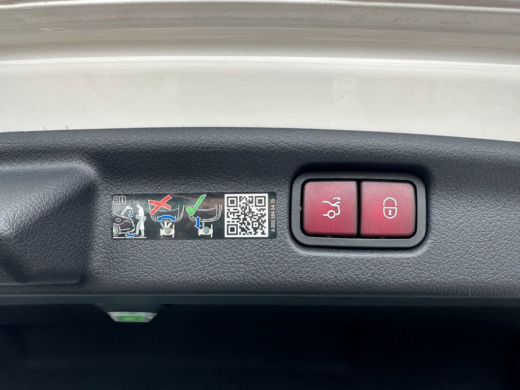 Used 2024 Mercedes-Benz C 300 4MATIC Sedan image 14