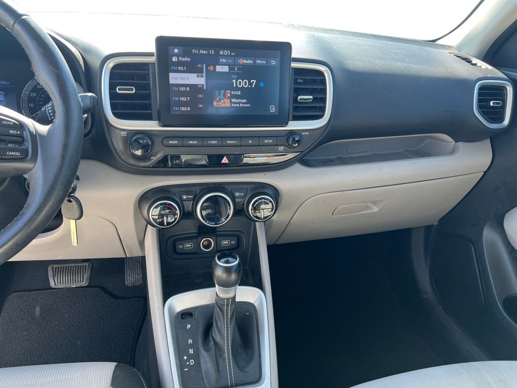 Used 2022 Hyundai Venue SEL image 11