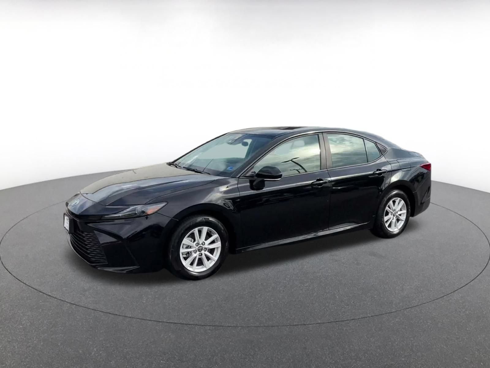 Used 2025 Toyota Camry LE FWD image 7