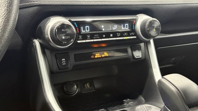 Used 2025 Toyota RAV4 XLE FWD image 36