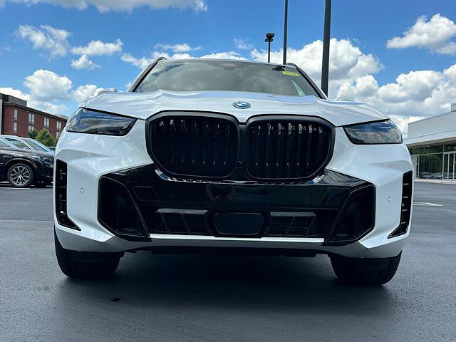 New 2026 BMW X5 xDrive50e w/ M Sport Package AWD/4WD image 2