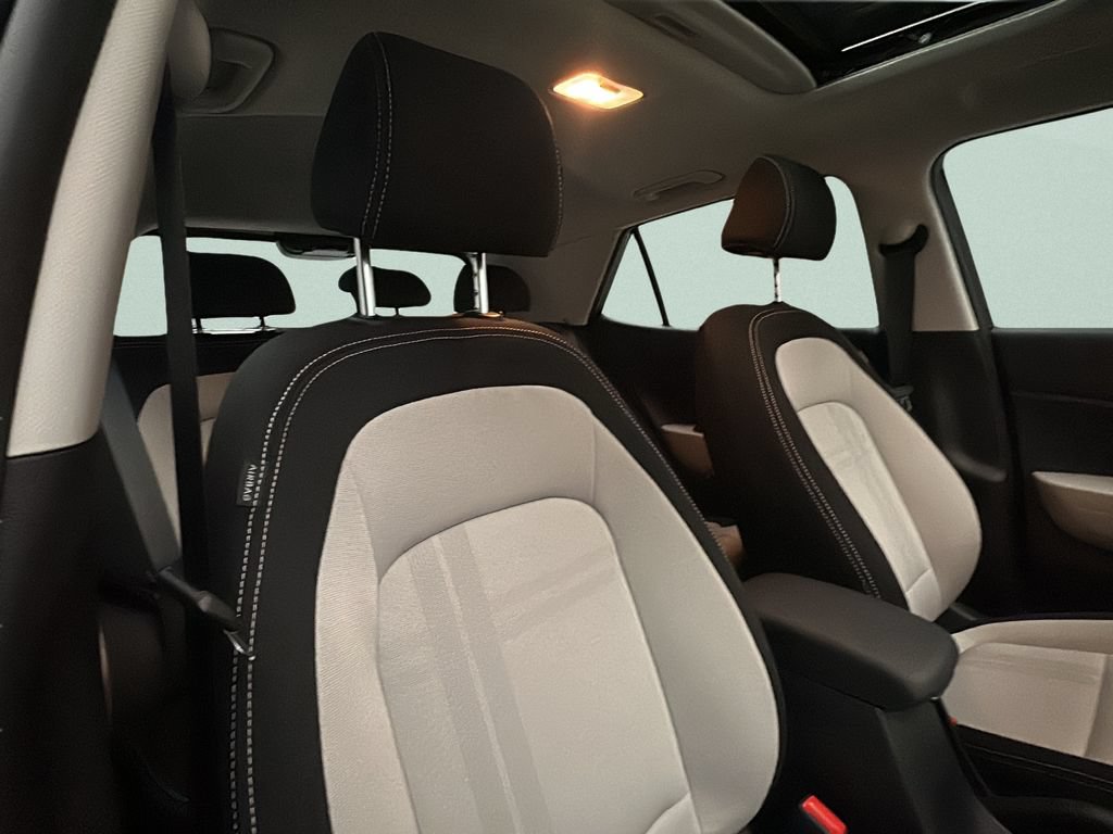 New 2026 Hyundai Venue SEL FWD image 18