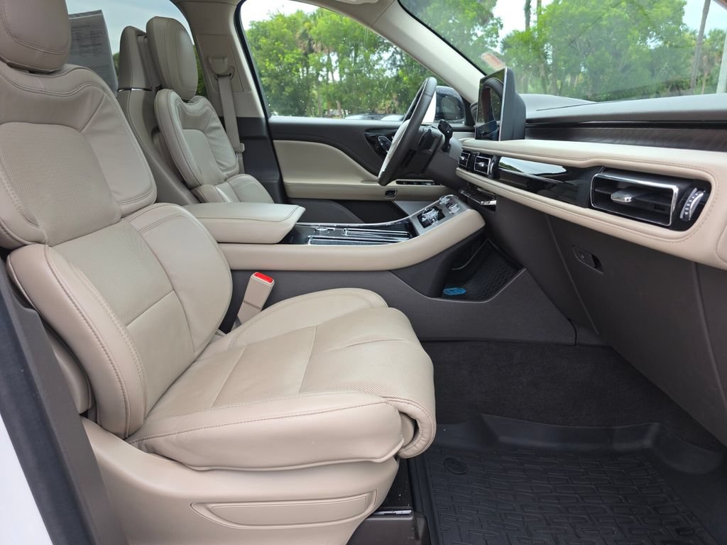 Used 2024 Lincoln Aviator Reserve w/ Equipment Group 201A AWD/4WD image 15