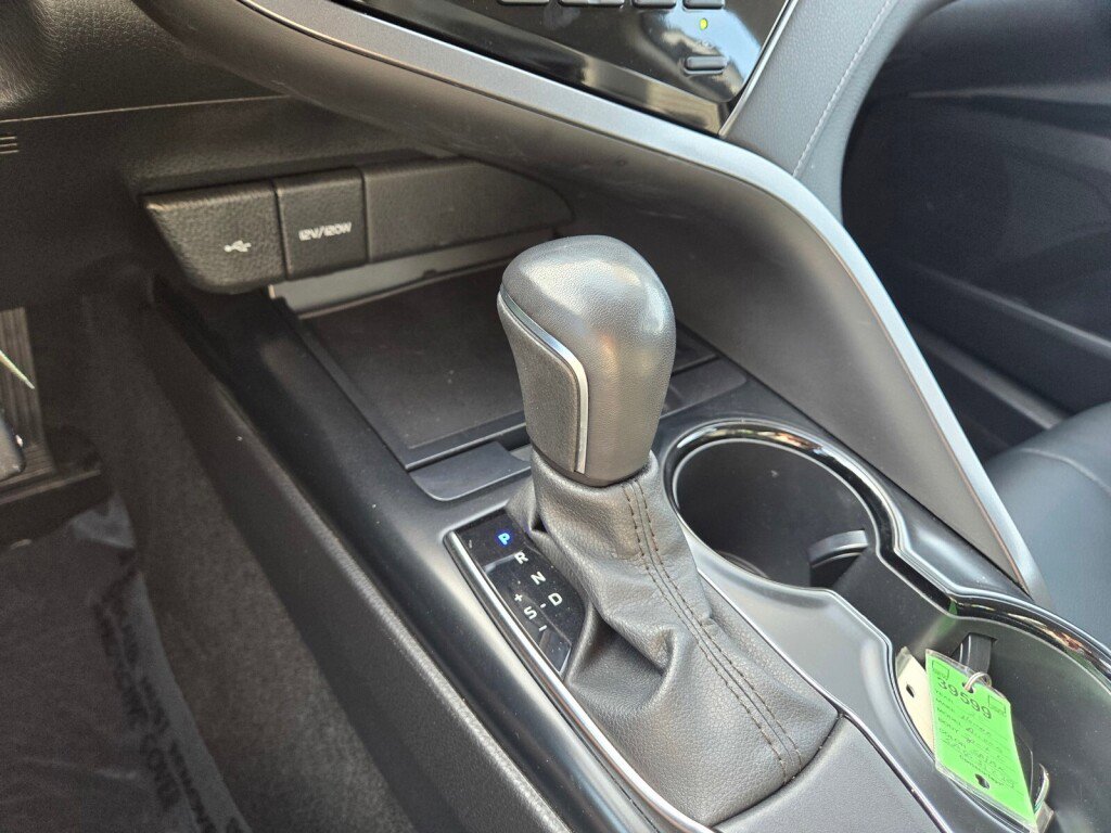 Used 2020 Toyota Camry SE FWD image 17