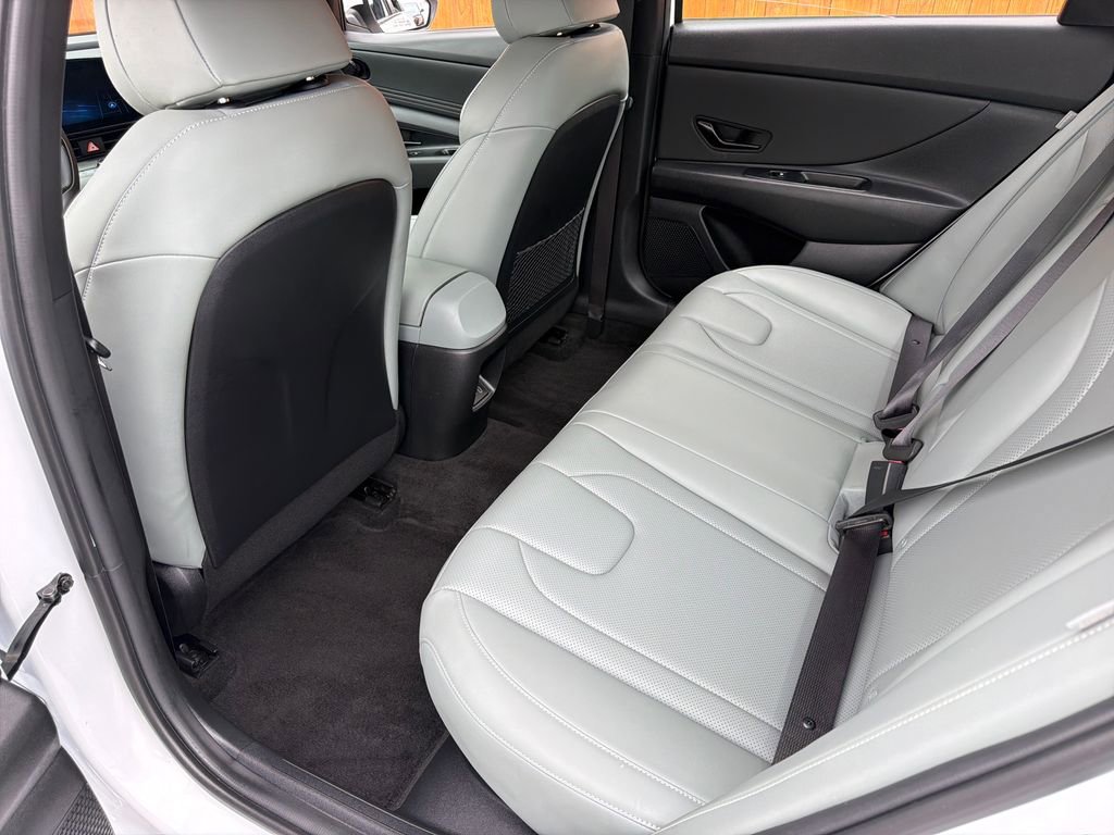 Used 2025 Hyundai Elantra Limited w/ Cargo Package image 30