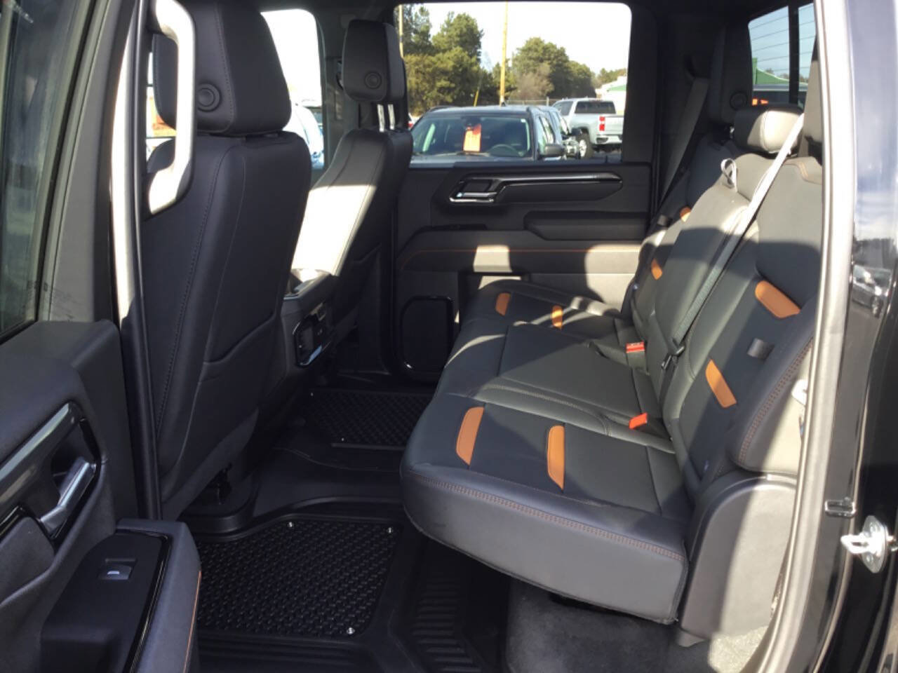 Used 2025 GMC Sierra 2500 AT4 image 3