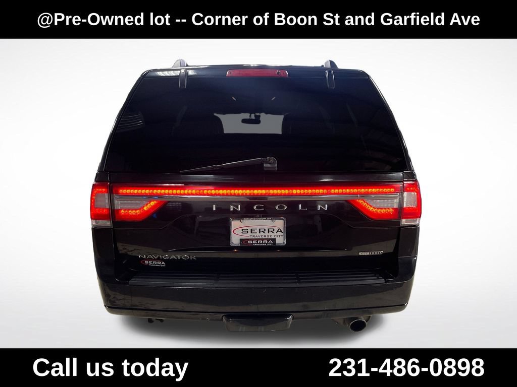 Used 2015 Lincoln Navigator 4WD image 11