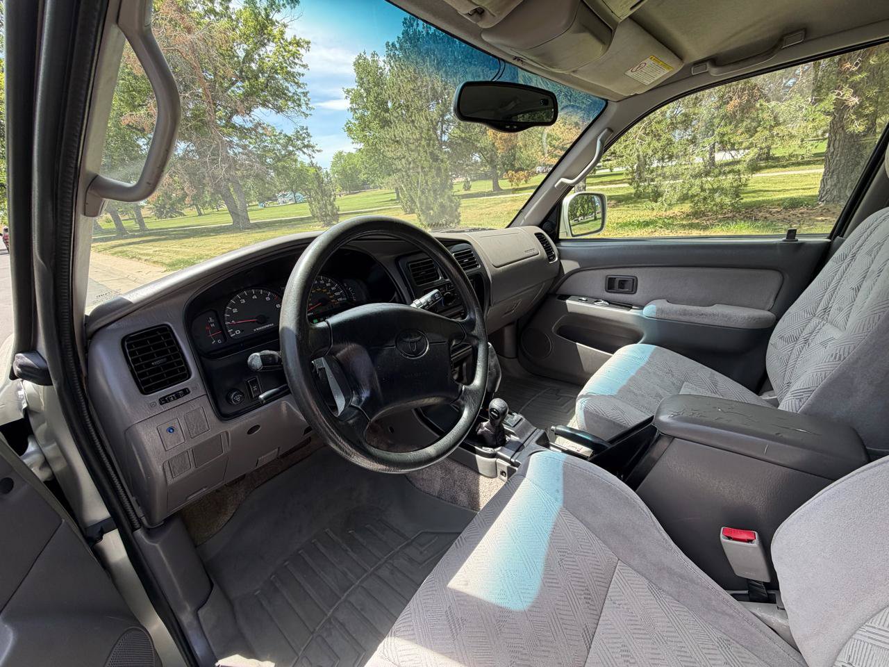 Used 2002 Toyota 4Runner SR5 AWD/4WD image 13