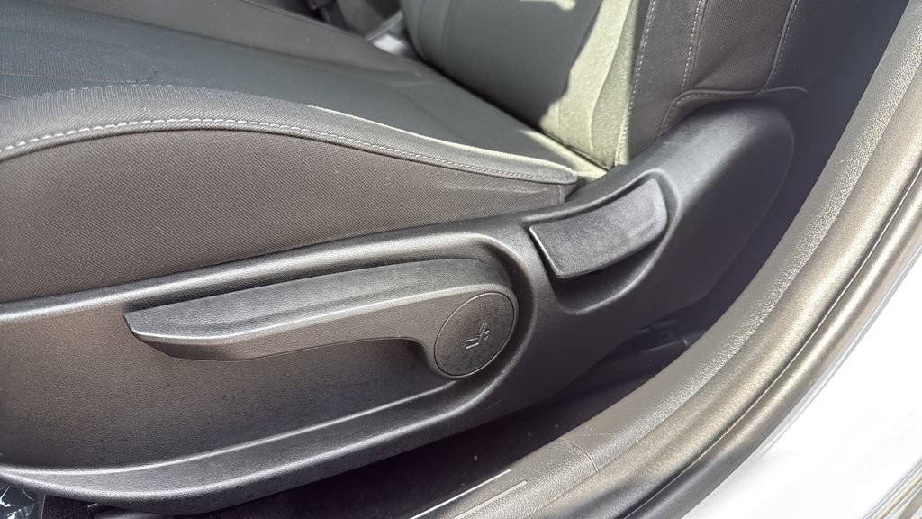 Used 2022 Hyundai Elantra SEL FWD image 16