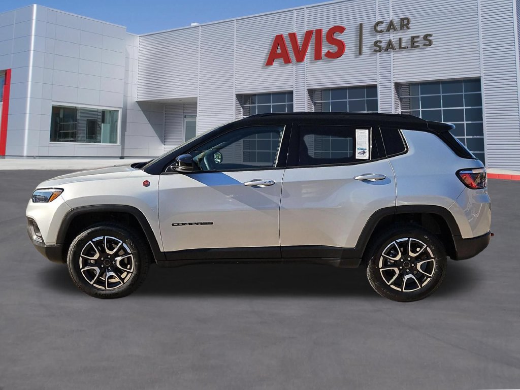 Used 2025 Jeep Compass Trailhawk AWD/4WD image 8