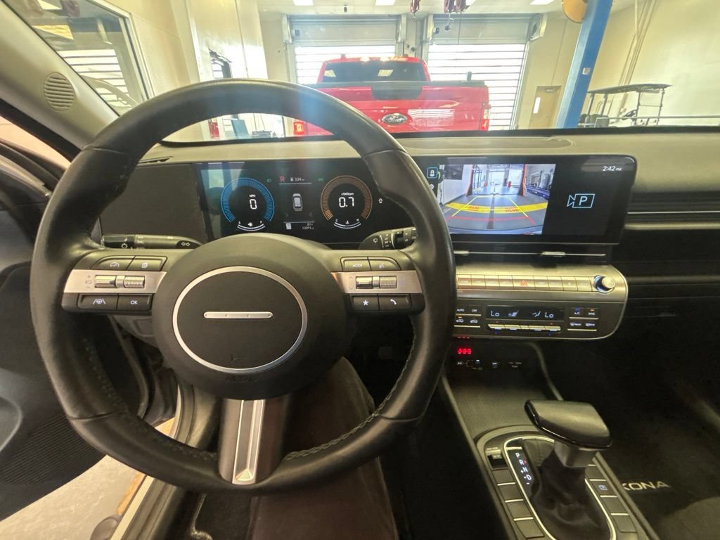 Used 2025 Hyundai Kona SEL FWD image 5