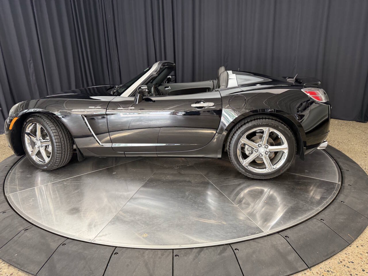 Used 2008 Saturn Sky Red Line RWD image 3