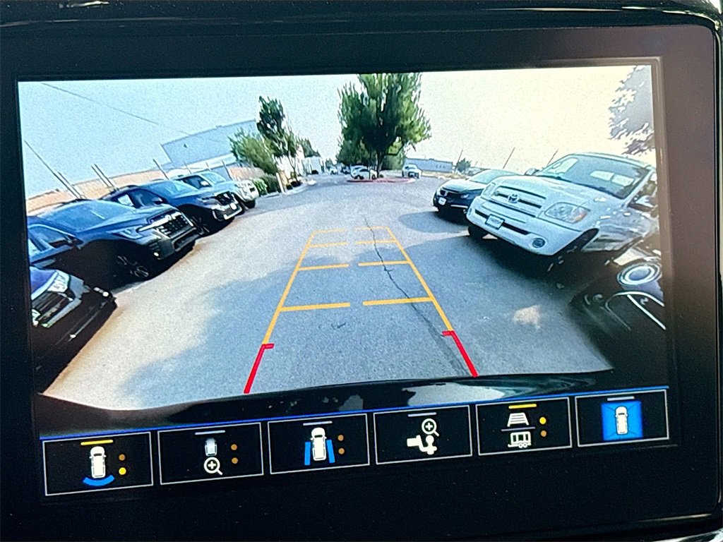 Used 2023 Chevrolet Traverse High Country image 14