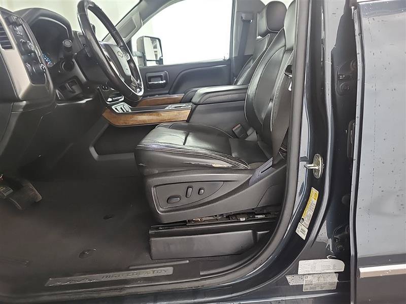 Used 2019 Chevrolet Silverado 2500 High Country AWD/4WD image 11