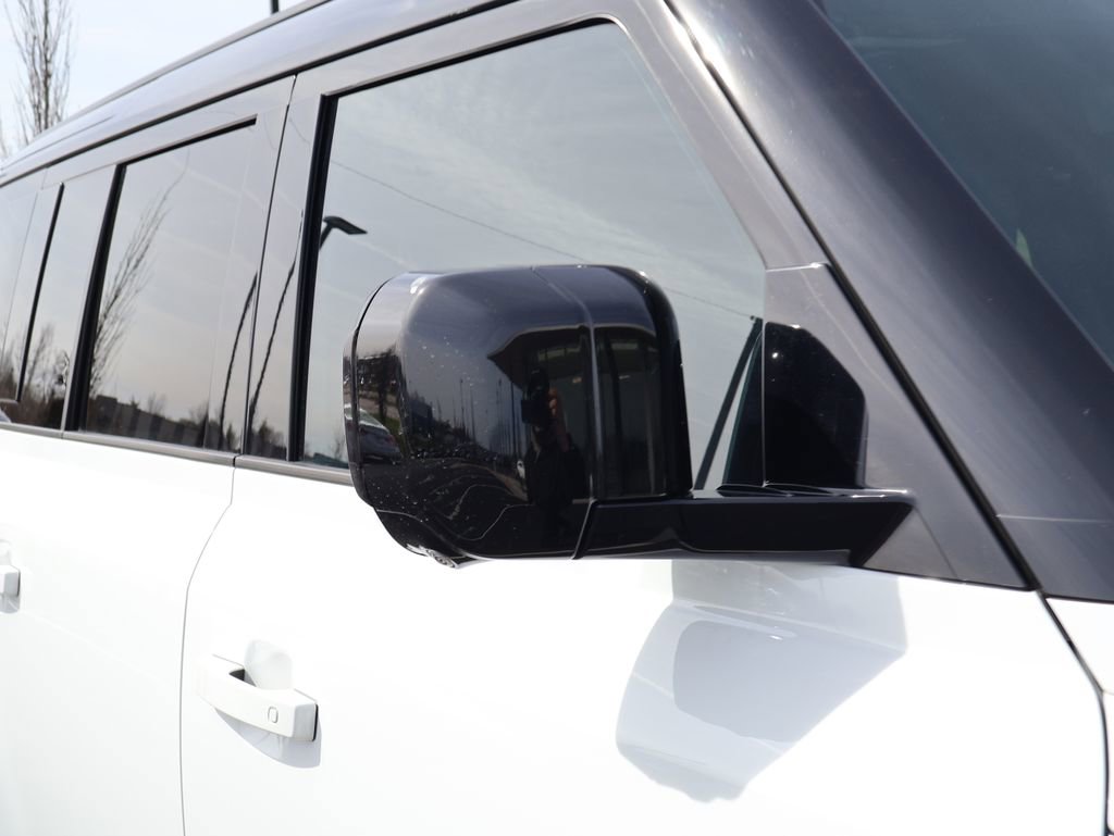 Used 2024 Land Rover Defender 110 X-Dynamic SE image 7