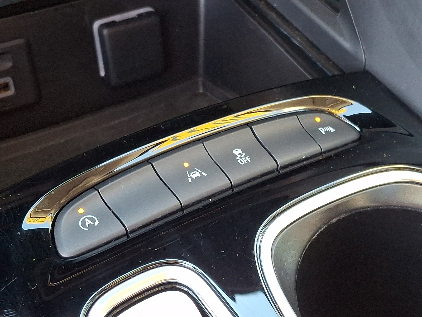 Certified 2022 Buick Envision Essence w/ Technology Package I FWD image 28